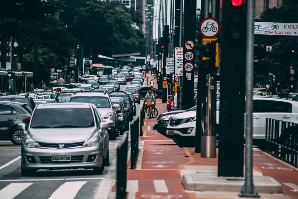 Busy city street with dense traffic, highlighting transport challenges, commuting stress, and everyday friction expats may experience after relocating abroad.